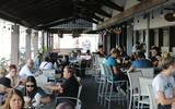 Por el Día del Maestro, los restaurantes en Mazatlán aumentaron su afluencia. Foto: Fausto McConegly / El Sol de Mazatlán